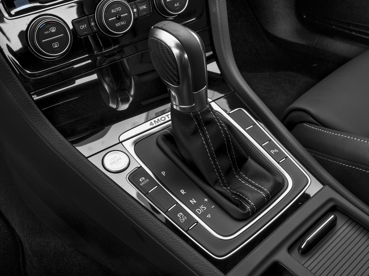 2017 Volkswagen Golf R DCC & Navigation 4Motion