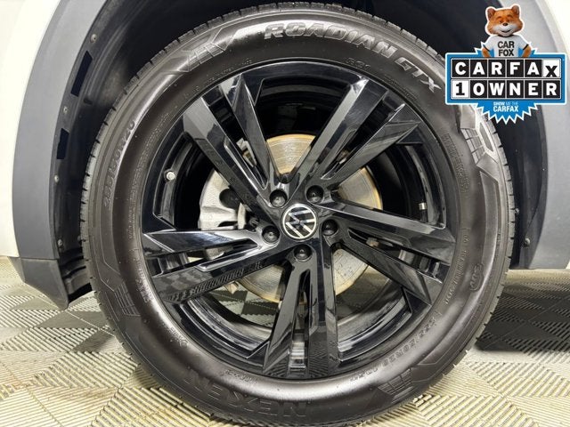 2025 Volkswagen Atlas Cross Sport 2.0T SEL R-Line Black