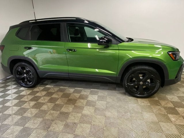 2026 Volkswagen Taos SE Black