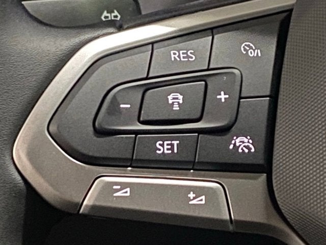 2026 Volkswagen Taos SE Black