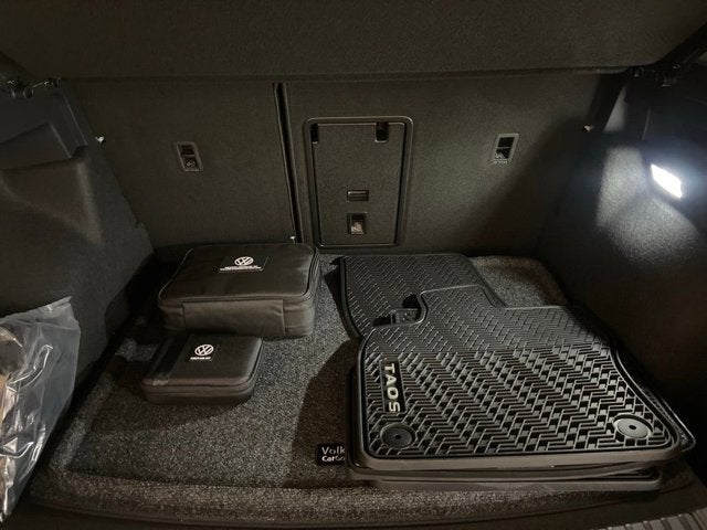 2026 Volkswagen Taos SE Black