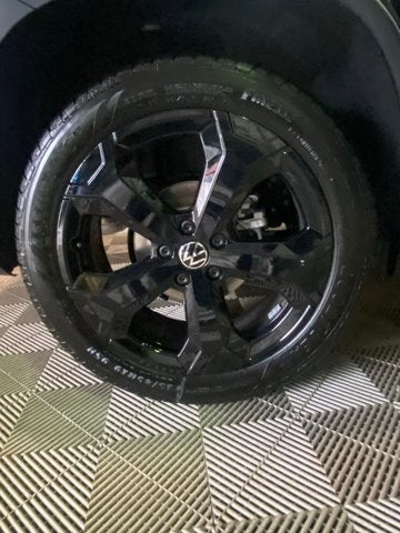 2026 Volkswagen Taos SE Black