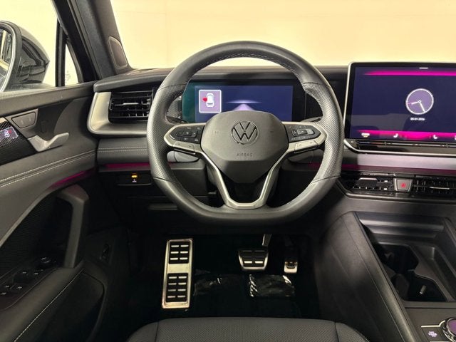 2025 Volkswagen Tiguan SE R-Line Black