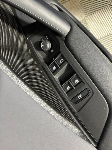 2025 Volkswagen Tiguan SE R-Line Black