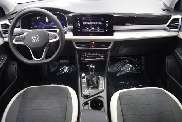 2025 Volkswagen Taos SE