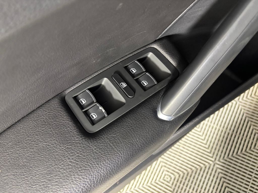 2017 Volkswagen Passat 1.8T SE w/Technology