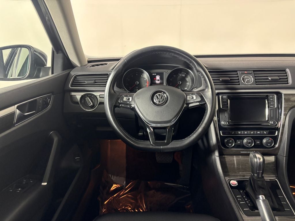 2017 Volkswagen Passat 1.8T SE w/Technology