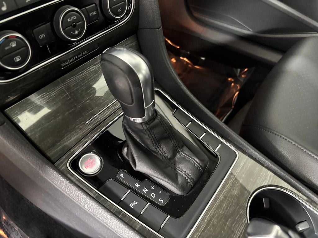 2017 Volkswagen Passat 1.8T SE w/Technology