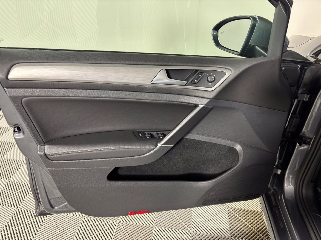 2017 Volkswagen Golf Wolfsburg
