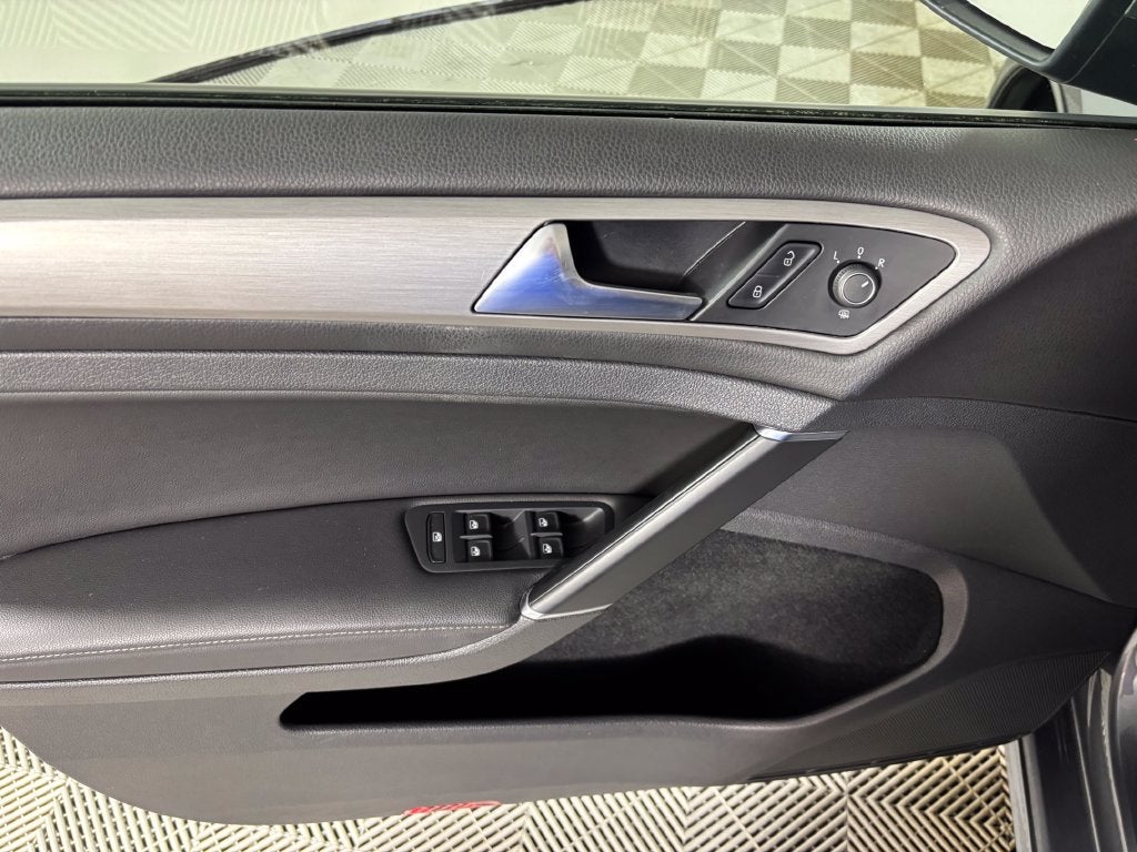 2017 Volkswagen Golf Wolfsburg