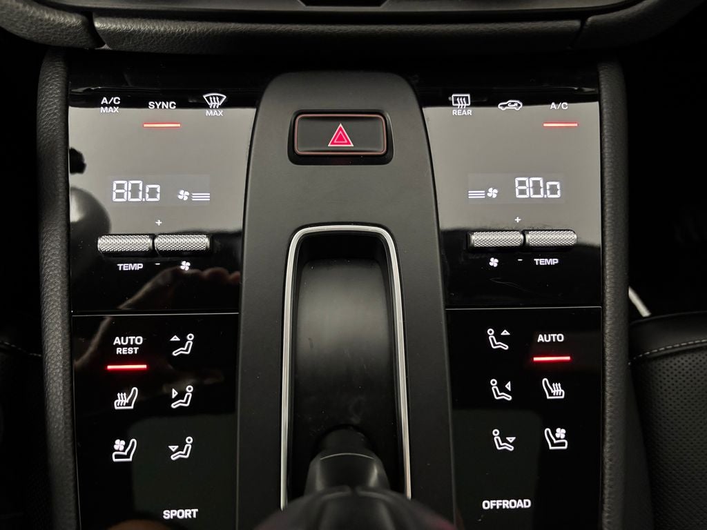 2023 Porsche Macan Base