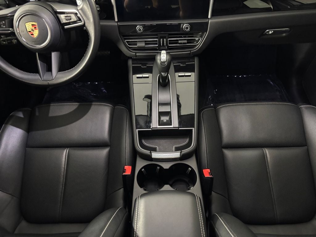 2023 Porsche Macan Base