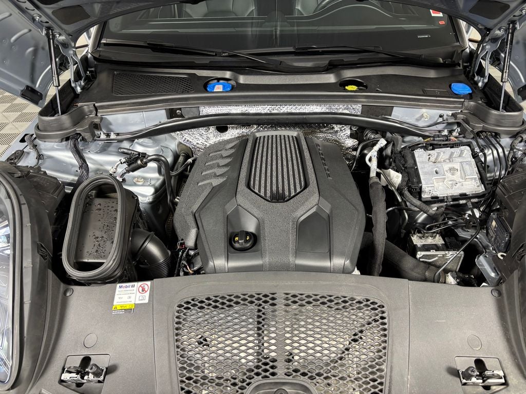 2023 Porsche Macan Base
