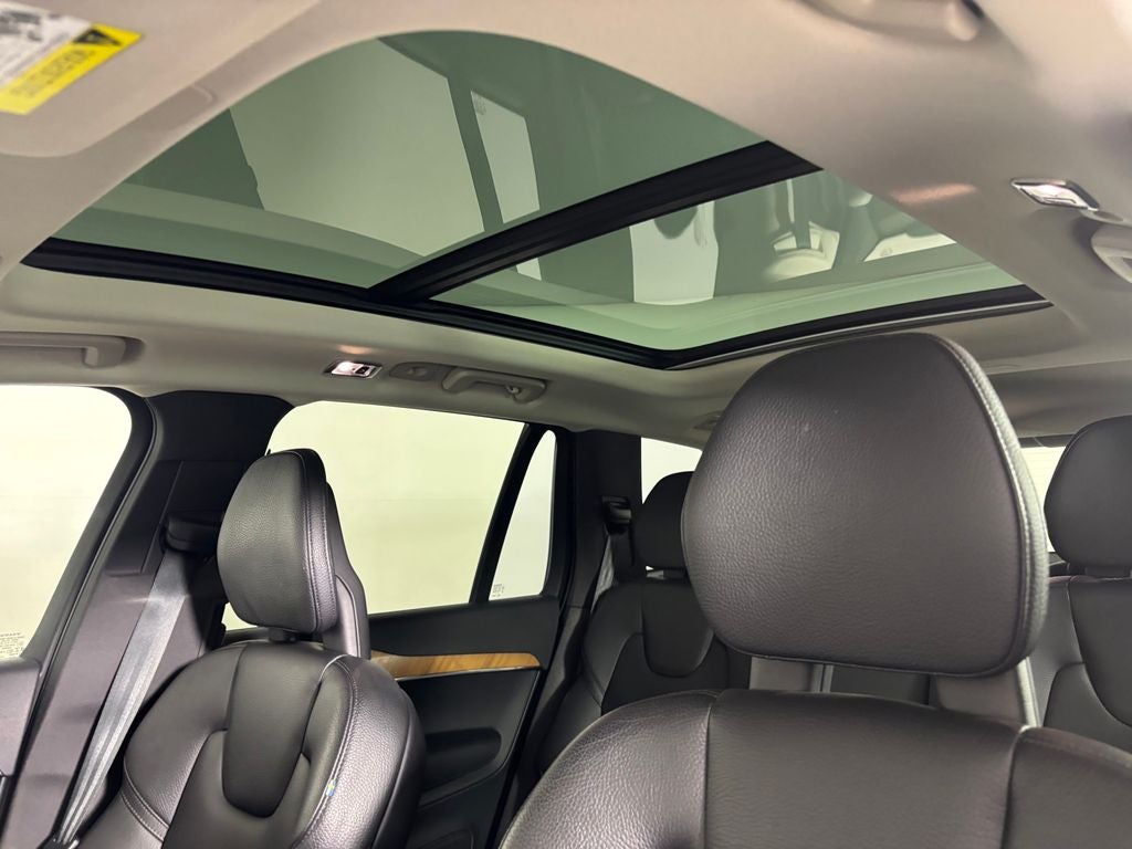 2022 Volvo XC90 Recharge Plug-In Hybrid T8 Inscription Expression 7 Passenger